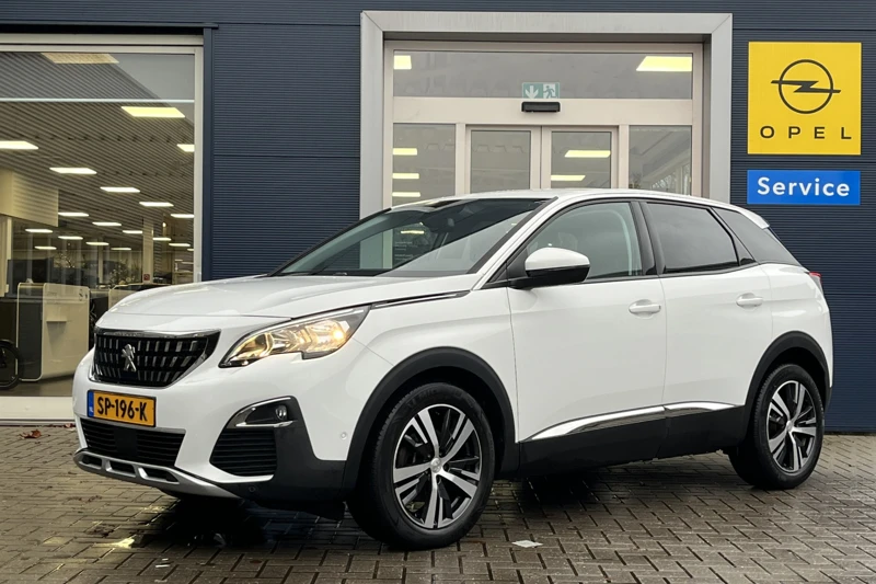 Peugeot 3008 1.2 130Pk Automaat Première | 18" Lichtmetaal | Trekhaak | Stoelverwarming |