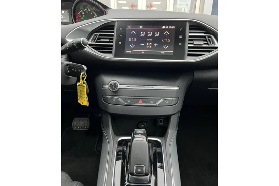 Peugeot 308 SW 1.2 130PK Automaat Blue Lease Premium | Panorama Dak | Camera | Navigatie |