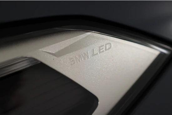 BMW X1 sDrive18i High Executive | M Sport | Adaptive Cruise | Led | Keyless | Camera | Elektr achterklep | Stoelverwarming | Sportstoel