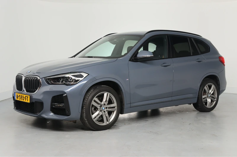 BMW X1 sDrive18i High Executive | M Sport | Adaptive Cruise | Led | Keyless | Camera | Elektr achterklep | Stoelverwarming | Sportstoel