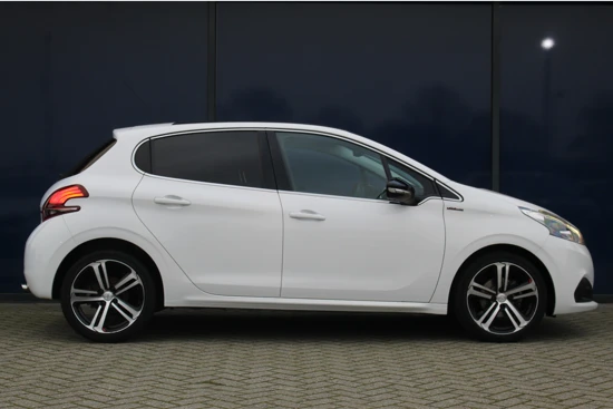 Peugeot 208 1.2 110PK GT-line | Pano | CAM | Navi | Cruise & Climate C. | Bluetooth | Touchscreen | 16" Lichtmet