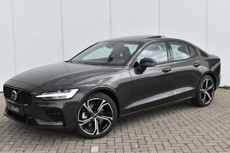 Volvo S60 B4 Plus Dark *R-Design* #Panoramadak #VOORRAADVOORDEEL!