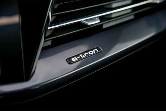 Audi Q4 e-tron 40 204pk Launch edition S-line Competition