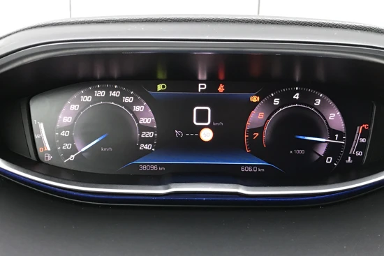 Peugeot 5008 130pk 7-pers Allure Automaat | Leder | Camera | Cruise control | Dodehoeksensor | Navigatie | Parkeersensoren Voor+Achter