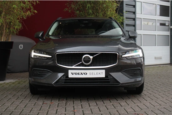 Volvo V60 2.0 B4 Core | Cruise Control adaptief met stuurhulp | Stuur- en stoelverwarming | BLIS | Carplay