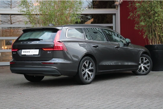 Volvo V60 2.0 B4 Core | Cruise Control adaptief met stuurhulp | Stuur- en stoelverwarming | BLIS | Carplay