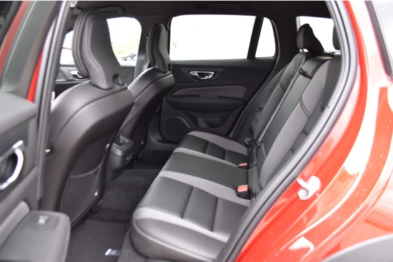 Volvo V60 Cross Country B5 AWD Plus #FusionRed #SportLeer