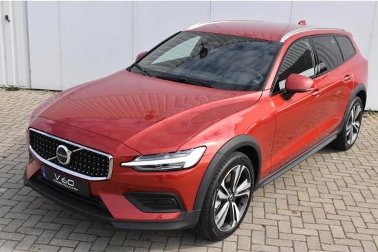 Volvo V60 Cross Country B5 AWD Plus #FusionRed #SportLeer