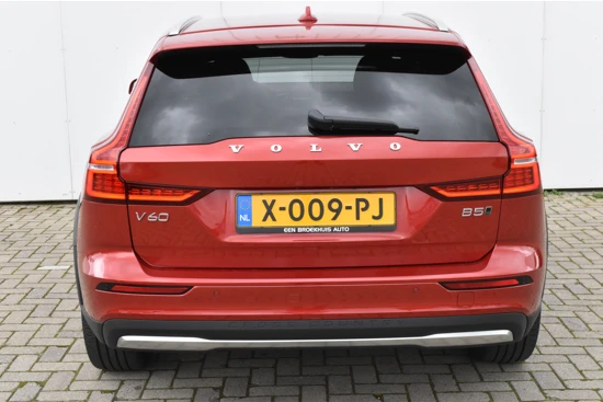 Volvo V60 Cross Country B5 AWD Plus #FusionRed #SportLeer