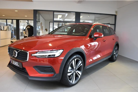 Volvo V60 Cross Country B5 AWD Plus #FusionRed #SportLeer