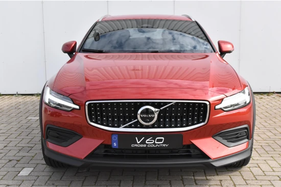 Volvo V60 Cross Country B5 AWD Plus #FusionRed #SportLeer