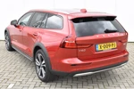 Volvo V60 Cross Country B5 AWD Plus #FusionRed #SportLeer