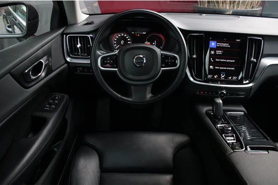 Volvo V60 T6 AWD Recharge Momentum Pro | Leder | Trekhaak | Stoel + Stuurverwarming | Trekhaak