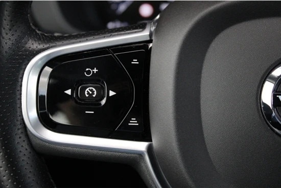 Volvo XC60 T8 AWD Inscription | 360° Camera | Panoramadak | Trekhaak | Assistentiepakket | Leder | Elektrische Stoel | Stoelverwarming V+A