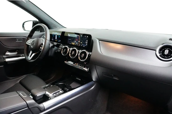 Mercedes-Benz GLA 200 Business Line | Navigatie | Camera | 18" wielen |