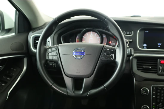 Volvo V40 2.0 T2 Kinetic | Trekhaak | Navigatie | Climate Control | Parkeersensoren | Complete historie | Lichtmetalen velgen