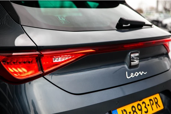 SEAT Leon Style Business Intense 1.0 eTSI 110pk DSG | Navigatie | Carplay | Parkeersensoren