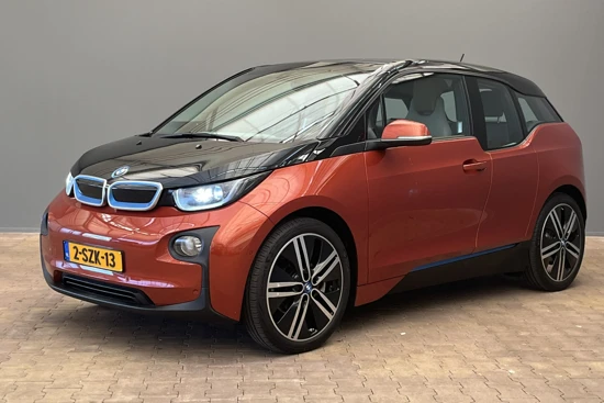 BMW i3 Basis Comfort 22 kWh | Panorama Dak | Stoelverwarming | LED | Stof/Leder | 19" Lichtmetaal |