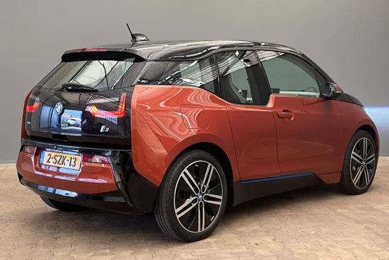 BMW i3 Basis Comfort 22 kWh | Panorama Dak | Stoelverwarming | LED | Stof/Leder | 19" Lichtmetaal |