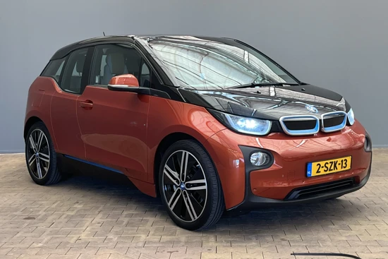 BMW i3 Basis Comfort 22 kWh | Panorama Dak | Stoelverwarming | LED | Stof/Leder | 19" Lichtmetaal |