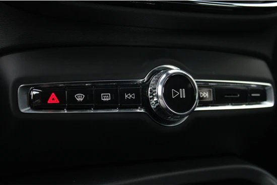 Volvo C40 Single Motor Plus | Warmtepomp | Adaptive Cruise | 20-inch | Camera | Mircotech-Nubuck | Stuur/Stoelverwarming