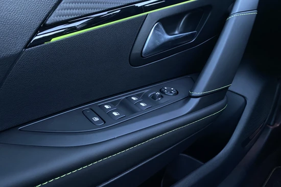 Peugeot e-208 EV GT 50 kWh | Navigatie | Climate | Keyless | Pano | Sensoren + Camera | Carplay | Stoelverwarming