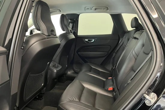 Volvo XC60 B5 Momentum Business | Google | Camera | Pdc v+a | Stoelen en stuur verwarming | Trekhaak deal! |