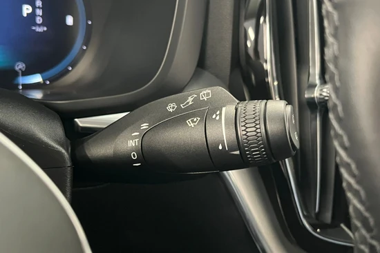 Volvo XC60 B5 Momentum Business | Google | Camera | Pdc v+a | Stoelen en stuur verwarming |