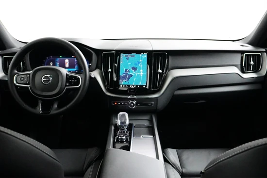 Volvo XC60 Recharge T6 Ultimate Dark | Luchtvering | 360° Camera | Panoramadak | Harman/Kardon | HUD | BLIS | 22 Inch