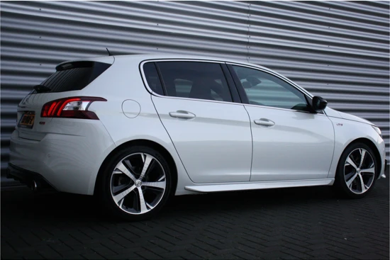 Peugeot 308 1.6 TURBO 250PK 5-DRS GTI / NAVI / LEDER / CLIMA / PDC / 18" BI-COLOR / UNIEK / CAMERA / KEYLESS / FULL-LED / ALCANTARA / WINTER