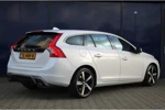 Volvo V60 2.0 D4 Aut. R-Design | NAV | Trekhaak | 18" LMV | Xenon | St.verwarming | Climate & Cruise C. |