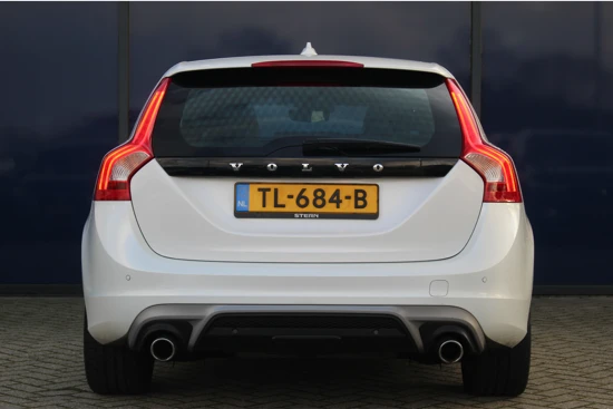 Volvo V60 2.0 D4 Aut. R-Design | NAV | Trekhaak | 18" LMV | Xenon | St.verwarming | Climate & Cruise C. |