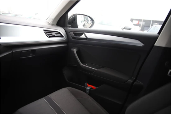 Volkswagen T-Roc Life 1.0 TSI 110 pk | Navigatie | Carplay | Camera | Cruise control | Airco