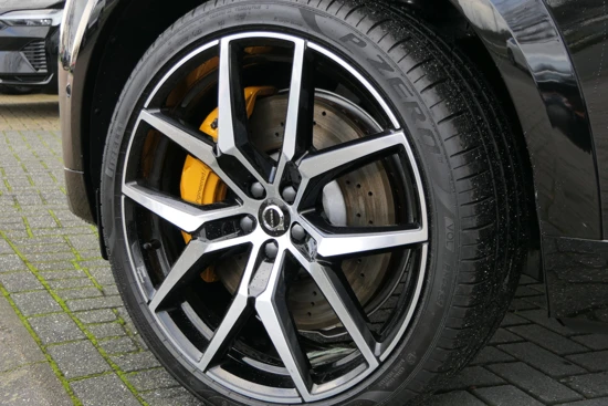 Volvo XC60 T8 AWD Polestar Engineered l Panoramadak l 22 inch l BLIS l Bowers&Wilkins l Head-up | Geluiddempend Glas