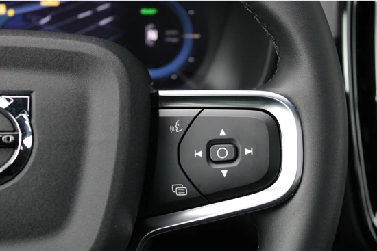 Volvo C40 Recharge Single Motor Plus | Warmtepomp | Stuur/Stoelverwarming | Nubuck Charcoal | Camera | Private glass | 19-inch