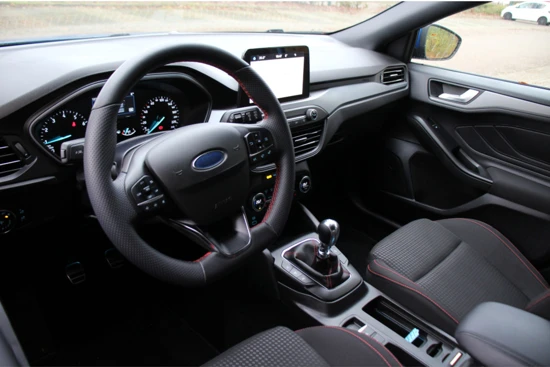 Ford Focus 1.0EB HYBRID 155PK ST-LINE | CAMERA | CLIMA | CRUISE | PARKEERSENSOREN | DESIGN PACK | APPLE CARPLAY & ANDROID AUTO | PRIVACY GL