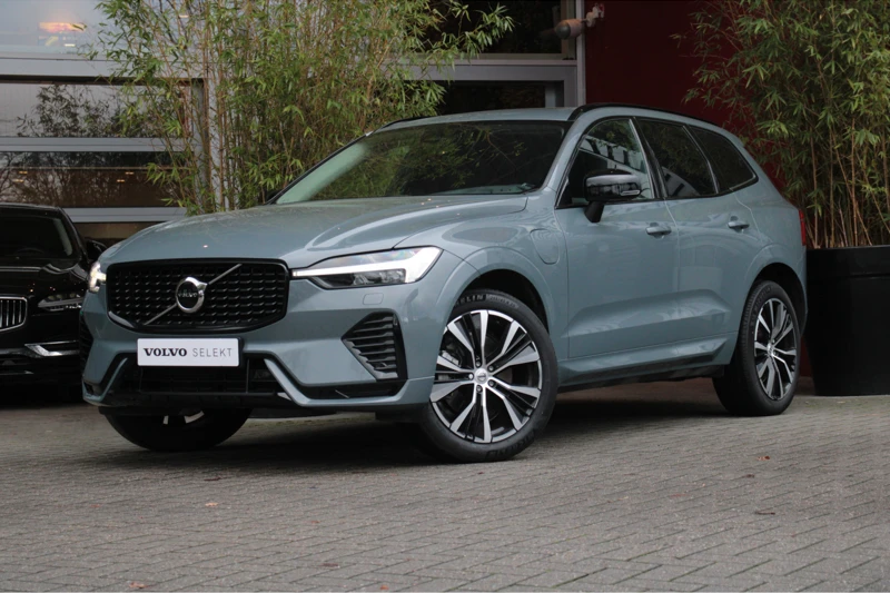 Volvo XC60 2.0 Recharge T6 AWD Plus dark | Trekhaak | Adaptive Cruise met Stuurhulp | Schuifdak | Stuur- en stoelverwarming voor & achter |