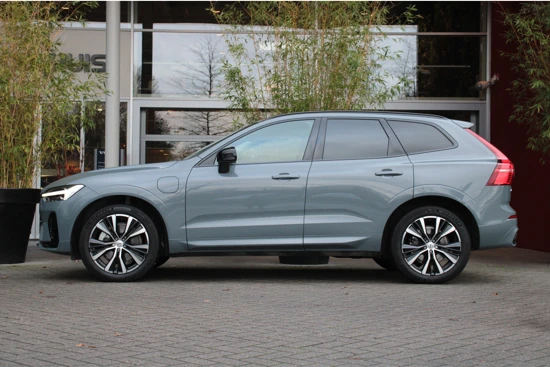 Volvo XC60 2.0 Recharge T6 AWD Plus dark | Trekhaak | Adaptive Cruise met Stuurhulp | Schuifdak | Stuur- en stoelverwarming voor & achter |