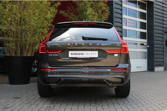 Volvo XC60 Recharge T6 AWD Ultimate Dark Long Range | Trekhaak | Camera | Memory Seats | Schuifdak | Pilot Assist | 21" velgen