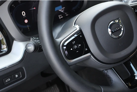 Volvo XC60 Recharge T6 AWD Ultimate Dark Long Range | Trekhaak | Camera | Memory Seats | Schuifdak | Pilot Assist | 21" velgen