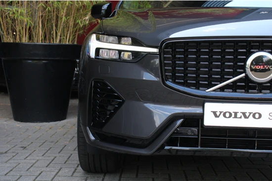 Volvo XC60 Recharge T6 AWD Ultimate Dark Long Range | Trekhaak | Camera | Memory Seats | Schuifdak | Pilot Assist | 21" velgen