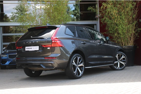 Volvo XC60 Recharge T6 AWD Ultimate Dark Long Range | Trekhaak | Camera | Memory Seats | Schuifdak | Pilot Assist | 21" velgen