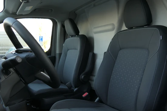 Ford Transit Custom 320 2.0 TDCI 136pk Automaat L2H1 Limited | Binnenkort beschikbaar! | Trekhaak | Navigatie | Stoelverwarming