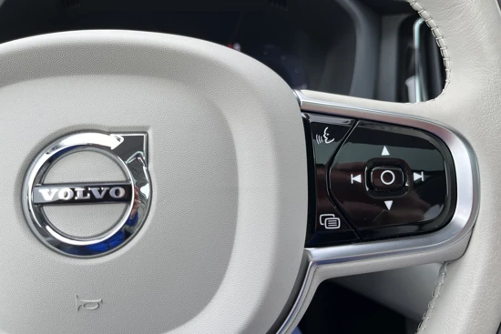 Volvo XC60 Recharge T6 AWD Plus Bright | Panoramadak | Adaptive LED | DAB | BLIS | Adaptive Cruise | Leder | Trekhaak