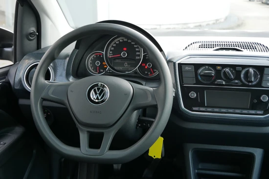 Volkswagen up! 1.0 MPI 65 5MT