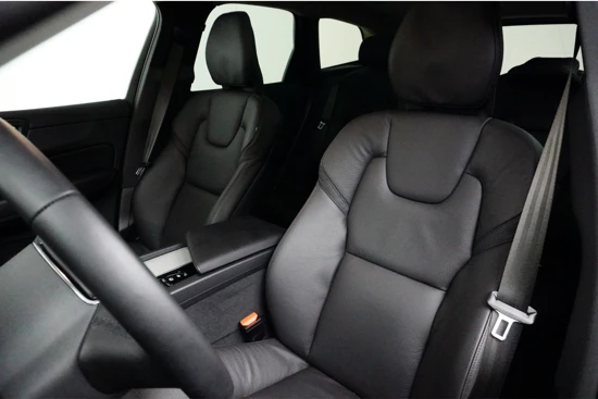 Volvo XC60 T6 Recharge AWD Core Bright | Long Range | 20'' | Panoramadak | Elektrische stoelen | Pilot Assist | BLIS