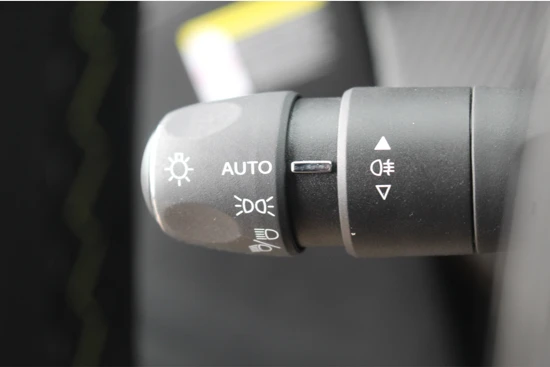 Peugeot e-208 EV GT 136PK AUT. | NAV | Climate & Cruise C. | CAM | DAB+ |Lane Assist | Dode hoek det. | Apple Car Play | LED | Privacy Glass |