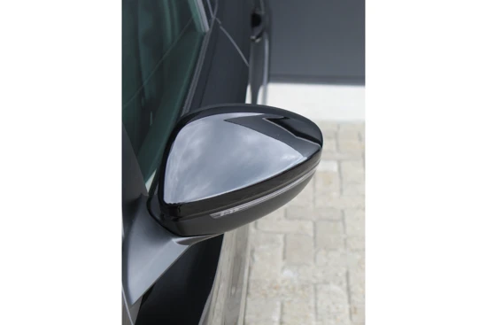 Peugeot e-208 EV GT 136PK AUT. | NAV | Climate & Cruise C. | CAM | DAB+ |Lane Assist | Dode hoek det. | Apple Car Play | LED | Privacy Glass |