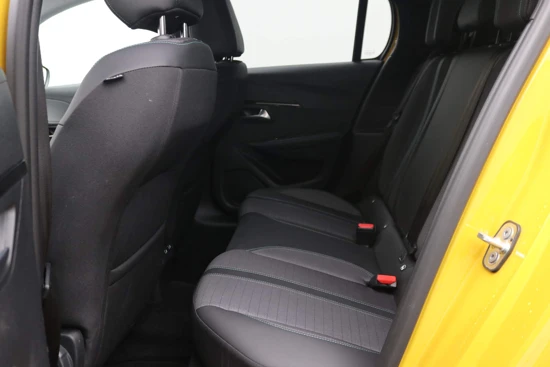 Peugeot 208 1.2 75PK Allure | Apple/Android carplay | Clima | 16" lichtmetaal | Bluetooth | Parkeersensoren achter | Touchscreen |