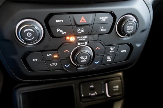 Jeep Renegade 1.5T e-Hybrid Limited | Navigatie | Climate Controle | Keyless | Adaptive Cruise |